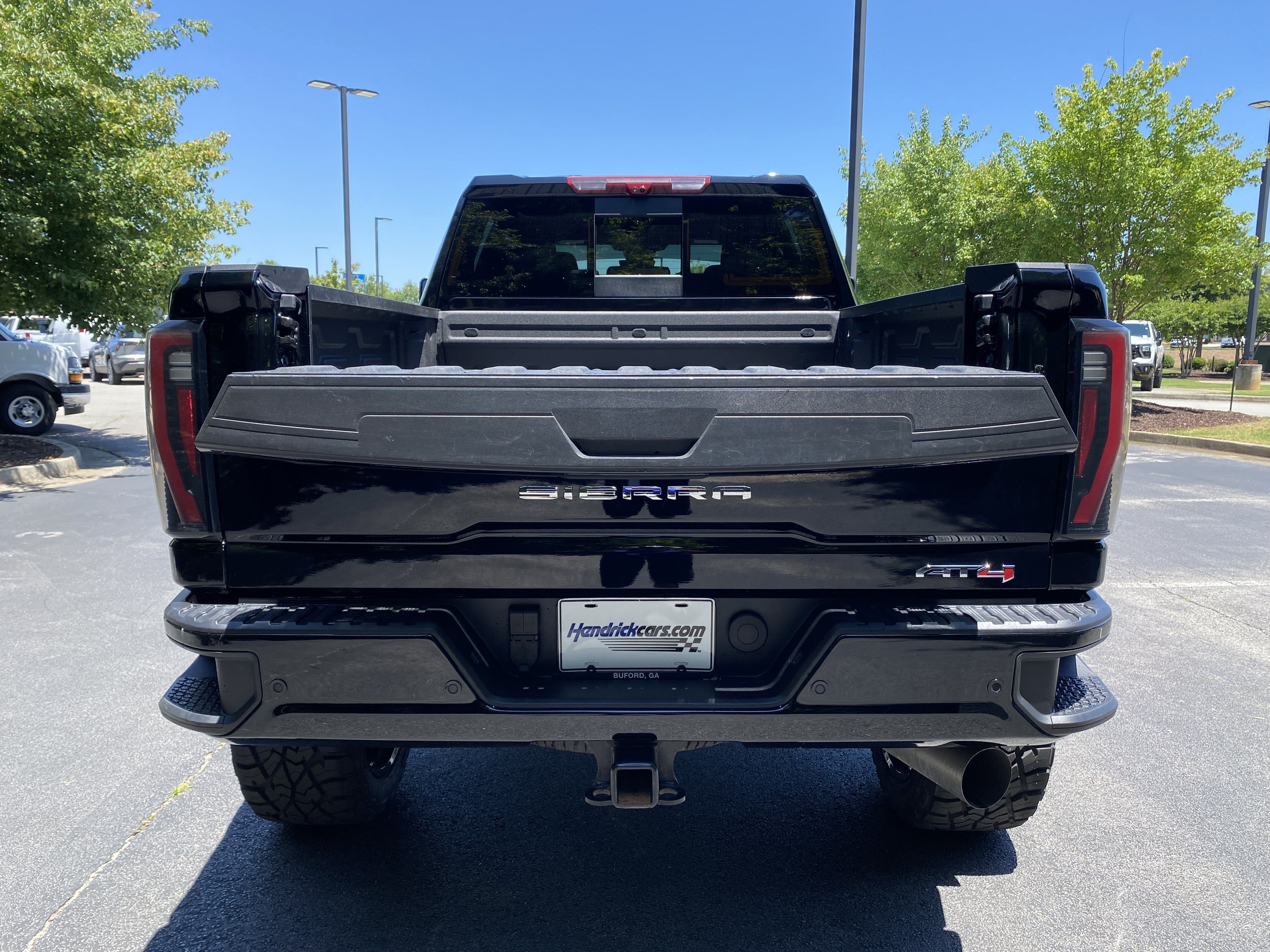 Used 2025 GMC Sierra 2500 AT4 w/ AT4 Premium Plus Package AWD/4WD image 11