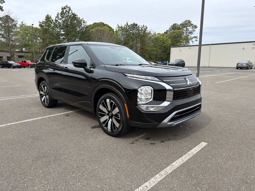 Used 2025 Mitsubishi Outlander SE FWD image 4