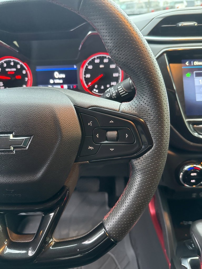 Used 2023 Chevrolet TrailBlazer RS w/ Sun and Liftgate Package image 33