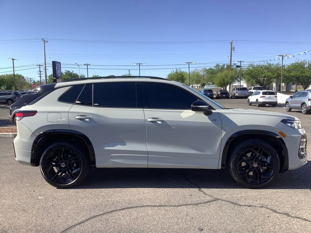 Used 2025 Volkswagen Tiguan SE R-Line AWD/4WD image 24