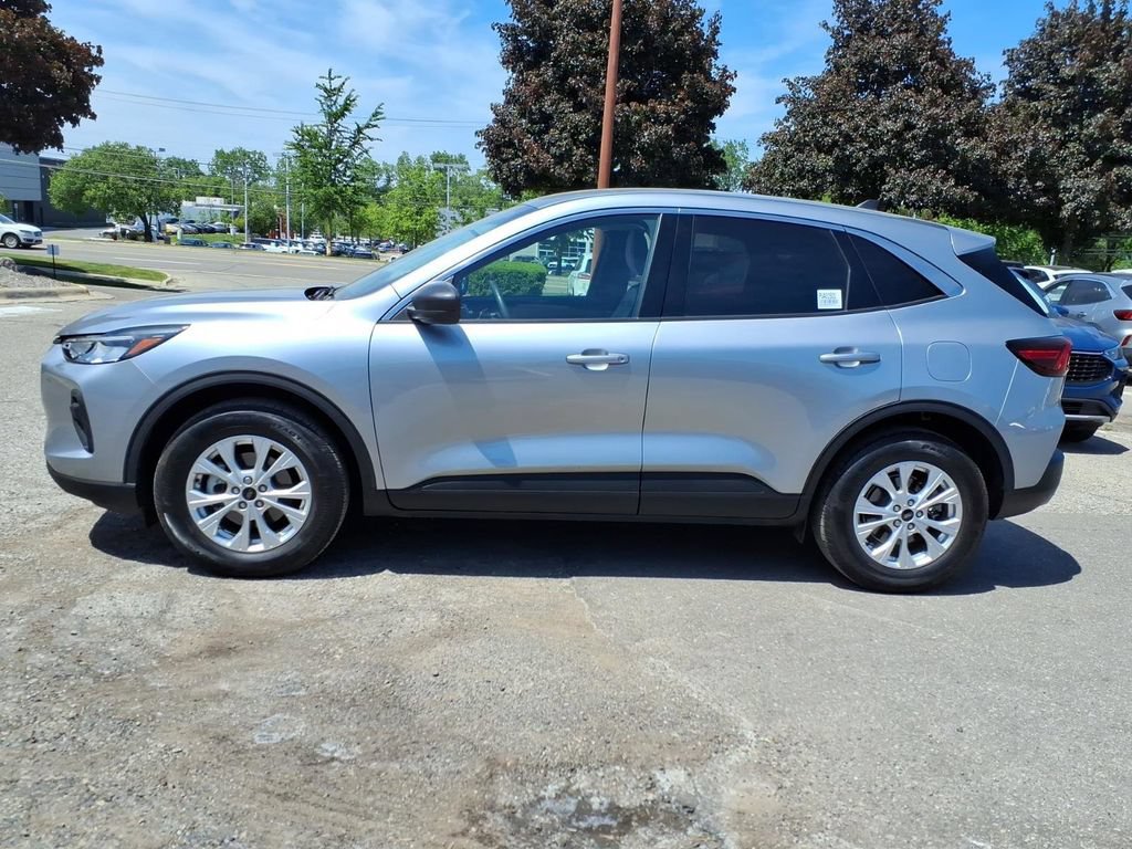 Used 2023 Ford Escape Active AWD/4WD image 2