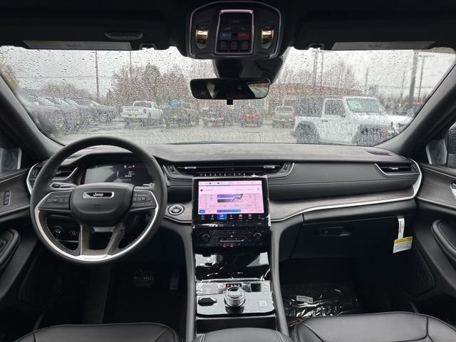 New 2025 Jeep Grand Cherokee L Limited w/ Black Appearance Package AWD/4WD image 11
