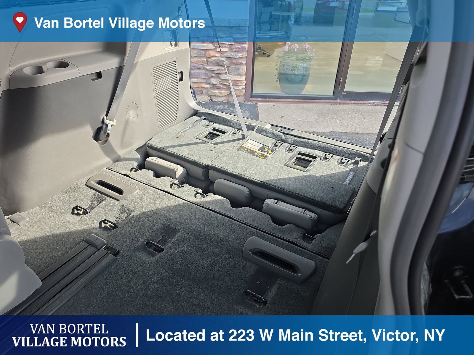 Used 2019 Toyota Sienna XLE w/ XLE Navigation Package FWD image 32