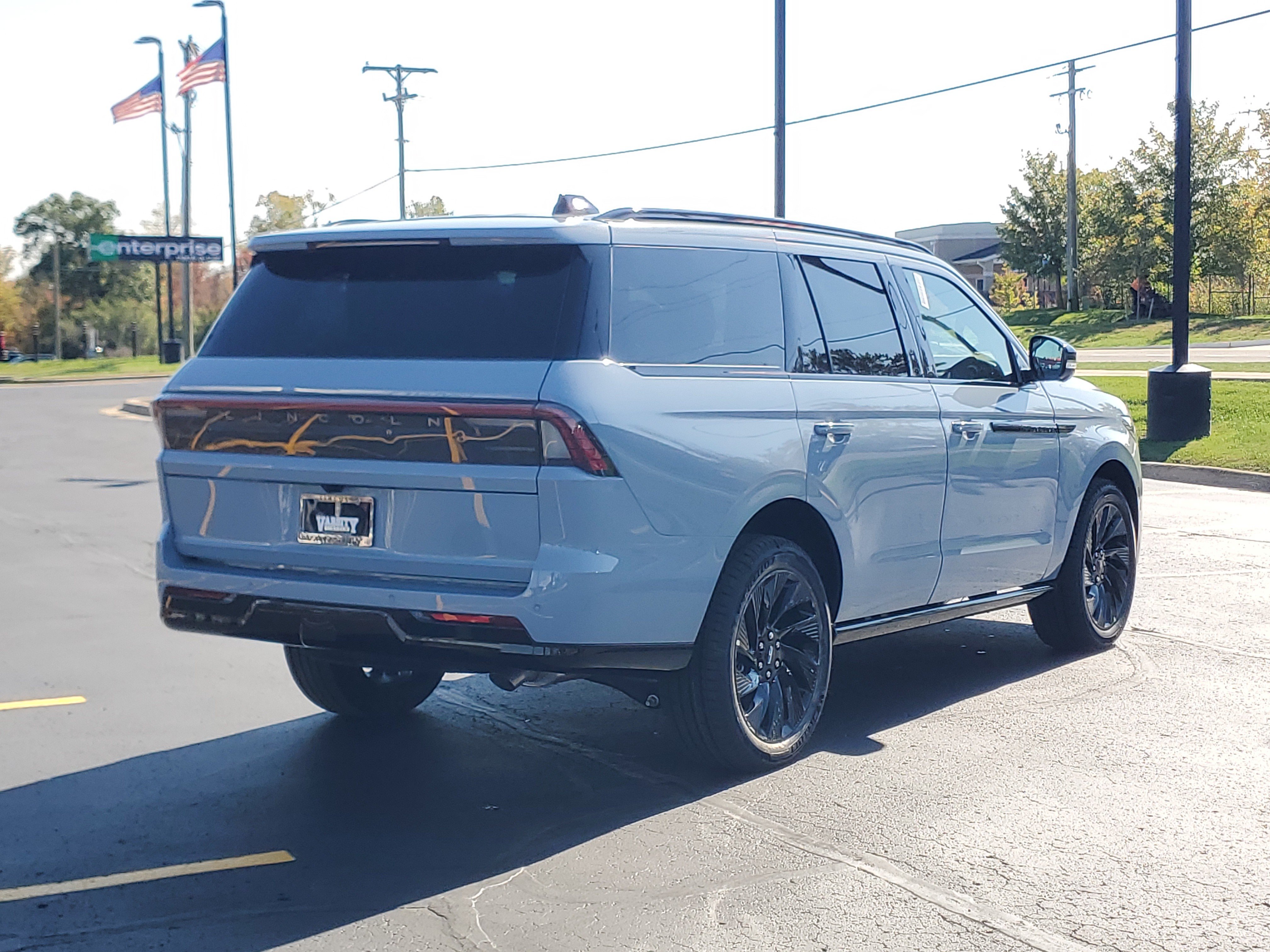 New 2027 Lincoln Navigator Reserve w/ Jet Appearance Package AWD/4WD image 4