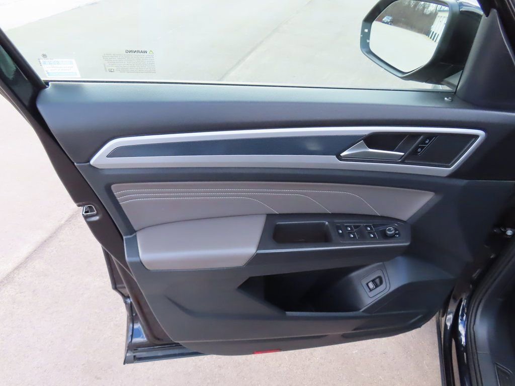 Used 2023 Volkswagen Atlas Cross Sport SEL R-Line image 23