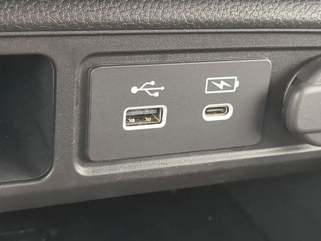 Used 2025 Honda Pilot TrailSport image 22