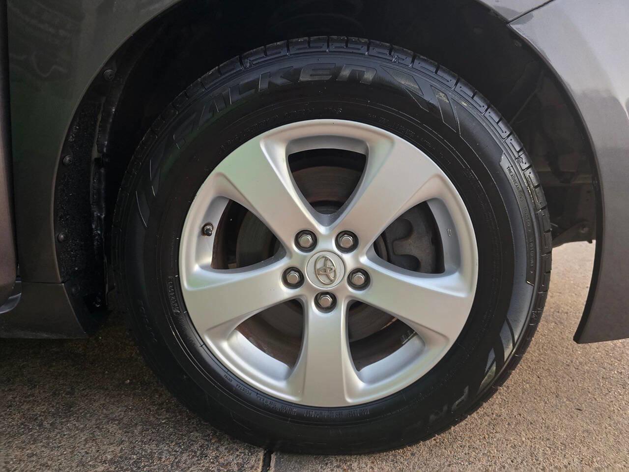 Used 2012 Toyota Sienna LE FWD image 64