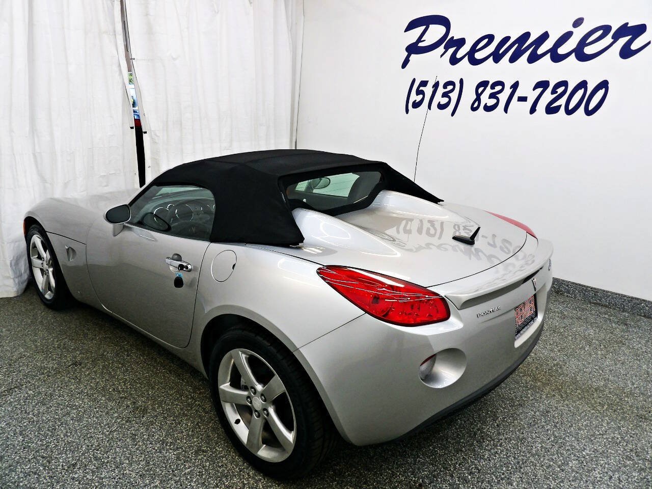 Used 2007 Pontiac Solstice Convertible w/ Premium Package RWD image 4