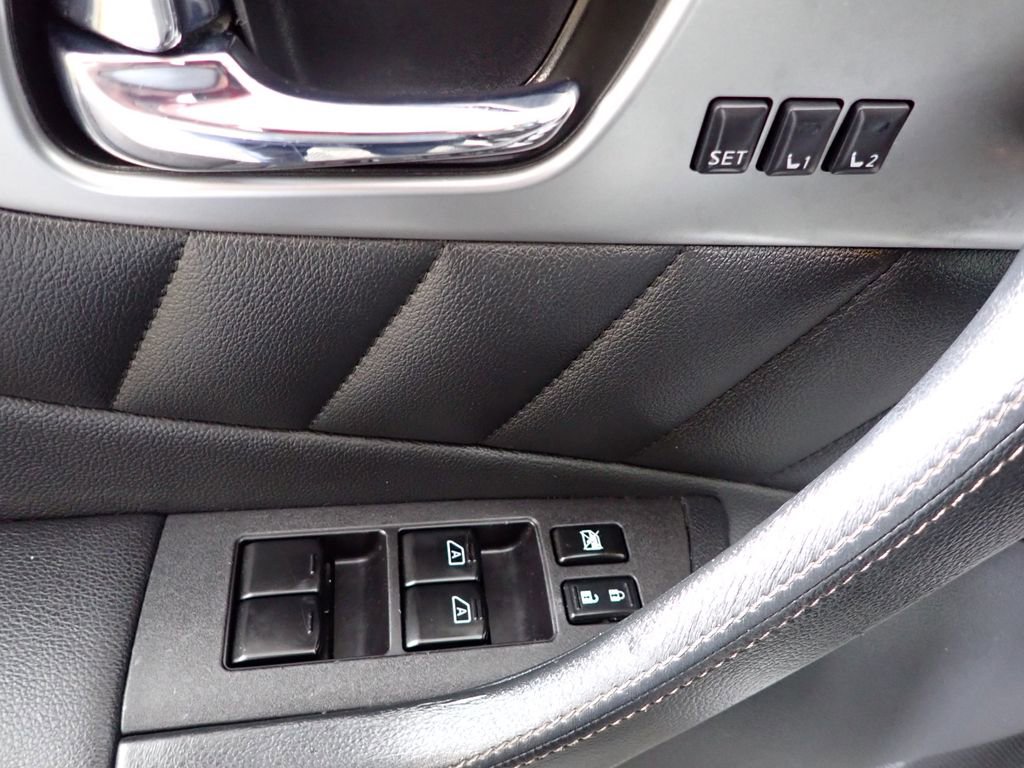 Used 2017 INFINITI QX70 AWD w/ Premium Package image 20