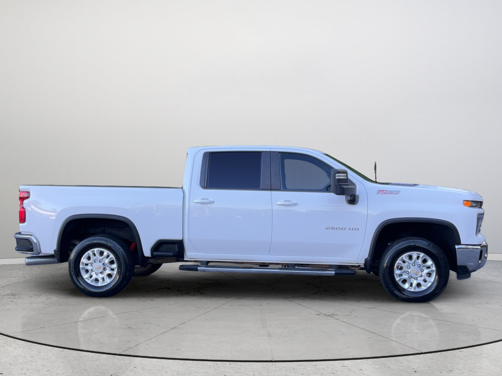 Used 2024 Chevrolet Silverado 2500 LT AWD/4WD image 9