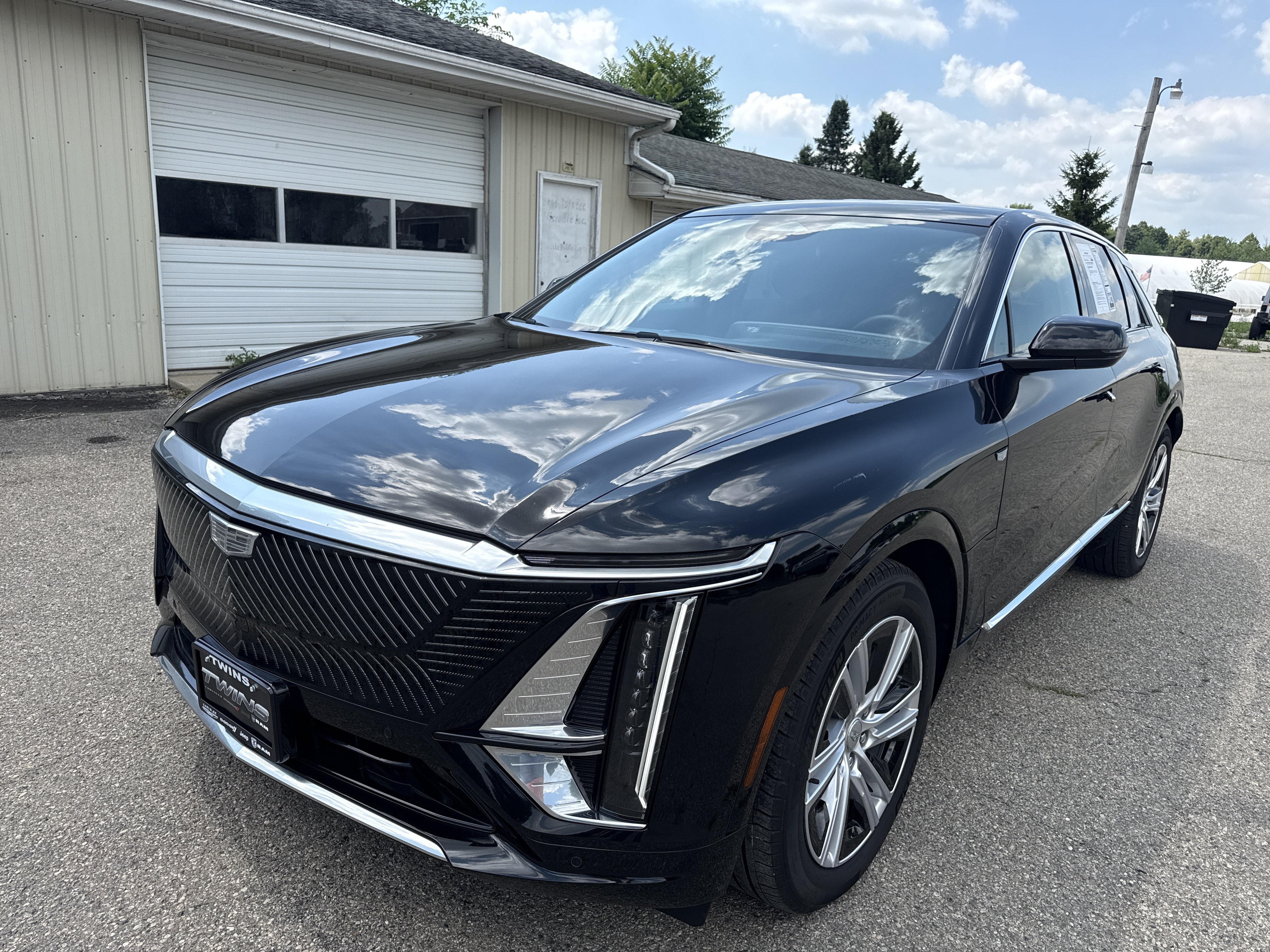 Used 2024 Cadillac Lyriq Tech AWD/4WD image 10