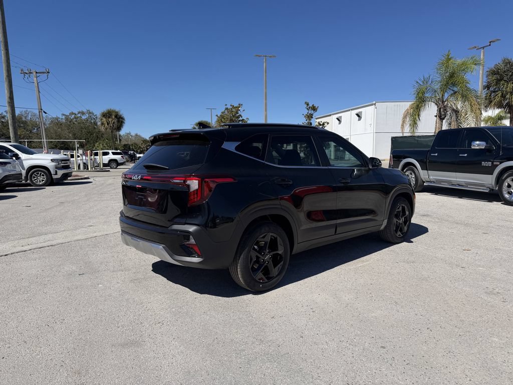 New 2026 Kia Seltos SX AWD/4WD image 4