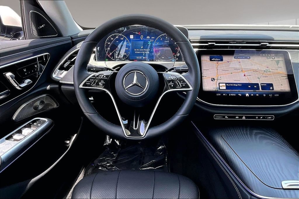Used 2025 Mercedes-Benz E 350 4MATIC Sedan image 8