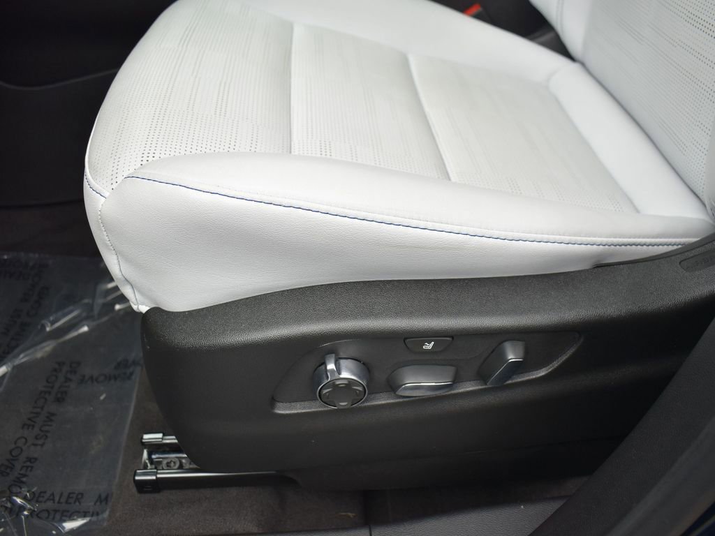 Certified 2025 Cadillac XT4 Sport image 11