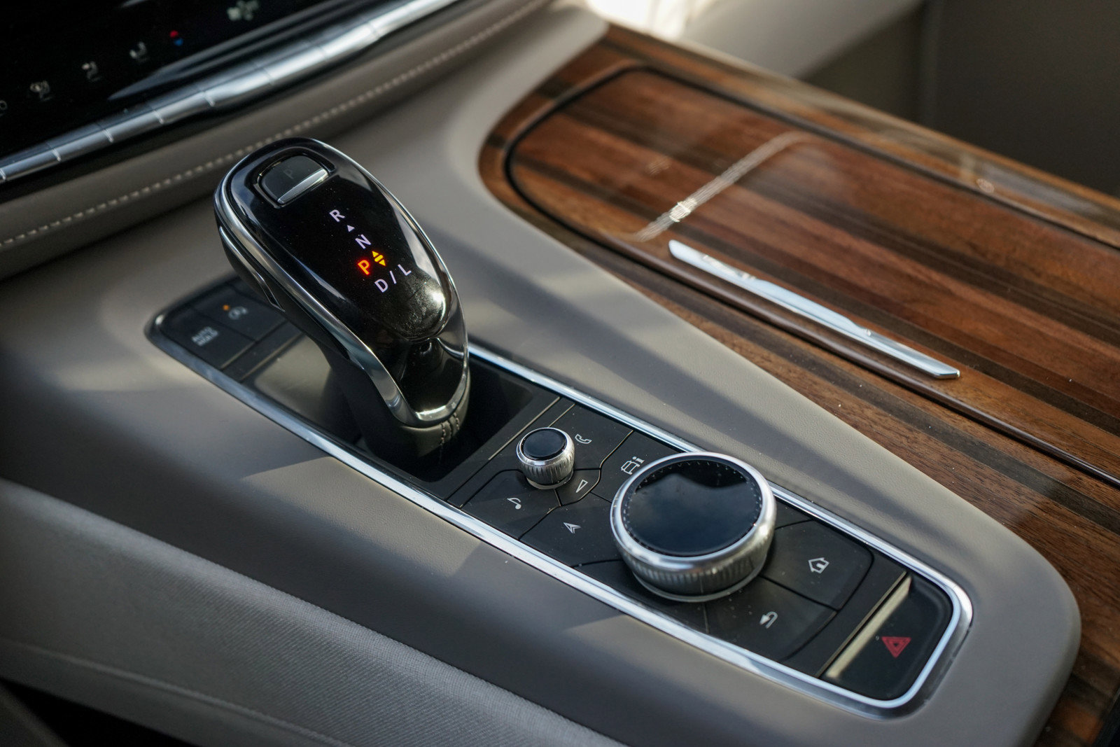 Used 2024 Cadillac Escalade ESV Sport Platinum image 18