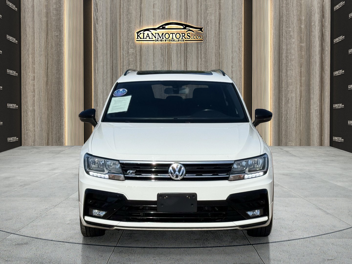 Used 2019 Volkswagen Tiguan SEL R-Line FWD image 5