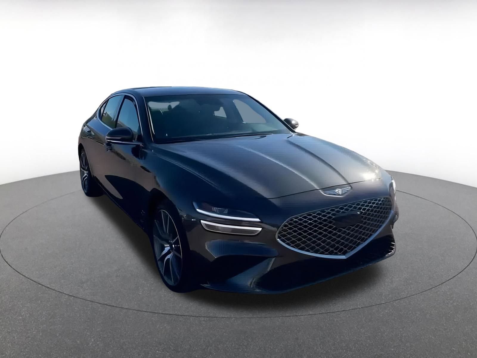 Used 2025 Genesis G70 2.5T image 3