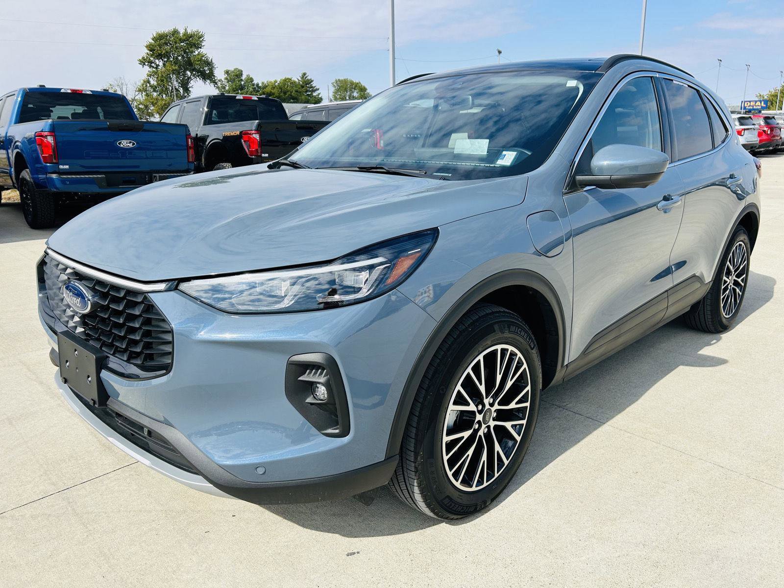 Used 2025 Ford Escape SE w/ PHEV Premium Package image 39