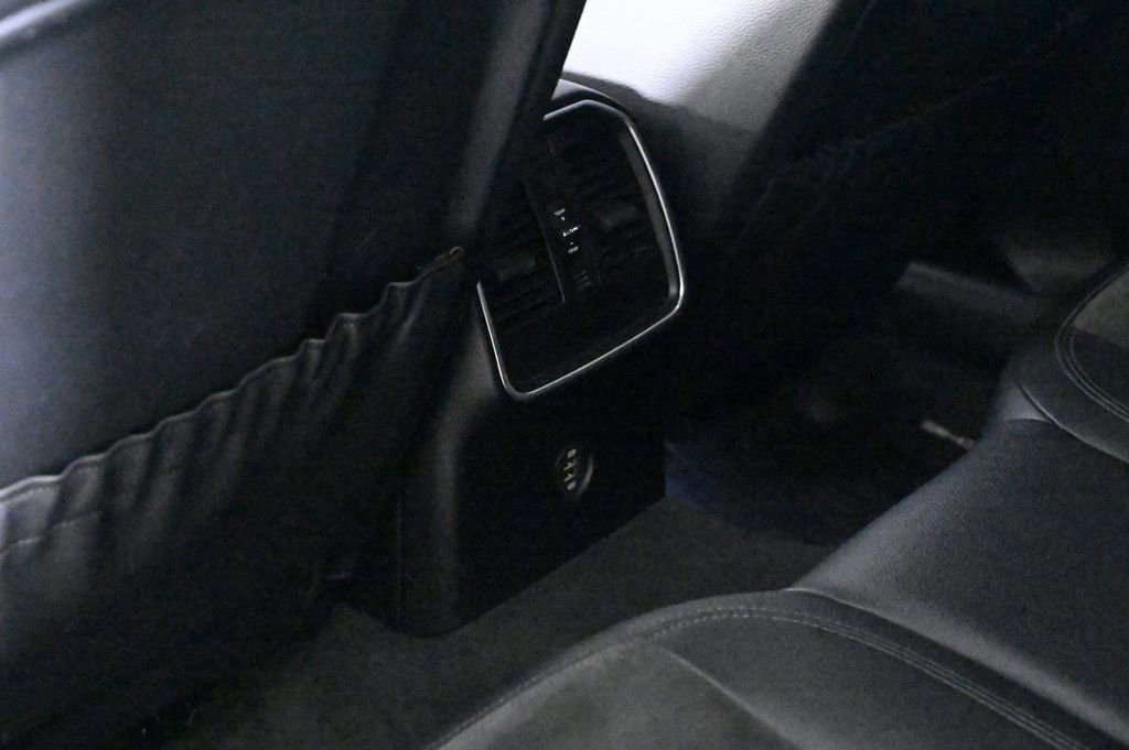 Certified 2019 Porsche Macan image 20