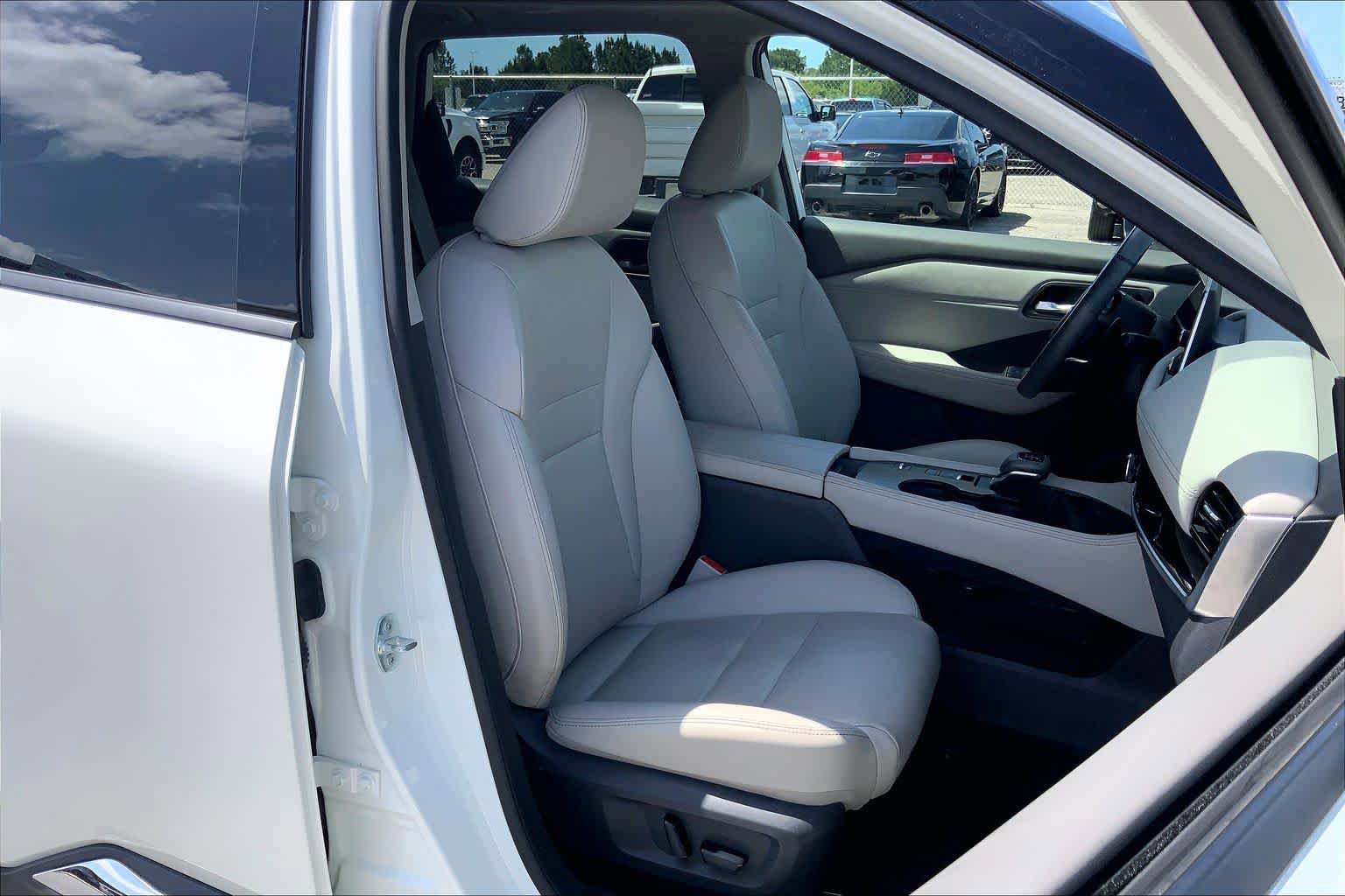 Used 2023 Nissan Rogue SL FWD image 9