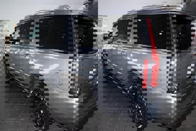 Used 2019 Cadillac Escalade ESV Premium Luxury image 3