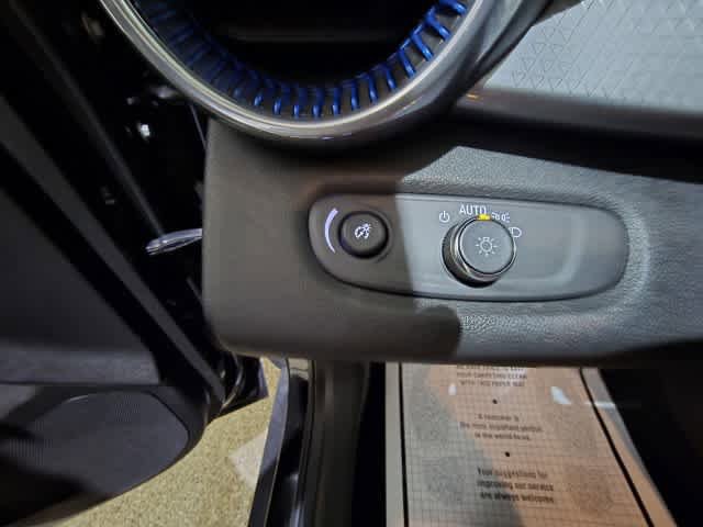 Used 2024 Chevrolet Trax LT FWD image 19