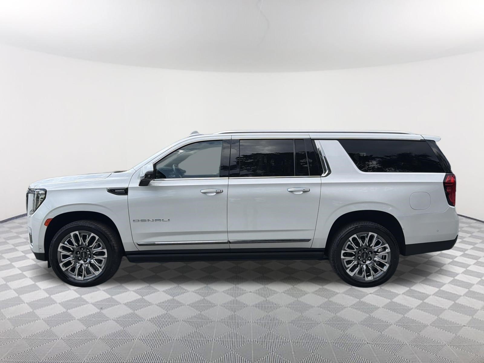 Used 2024 GMC Yukon XL Denali Ultimate AWD/4WD image 9