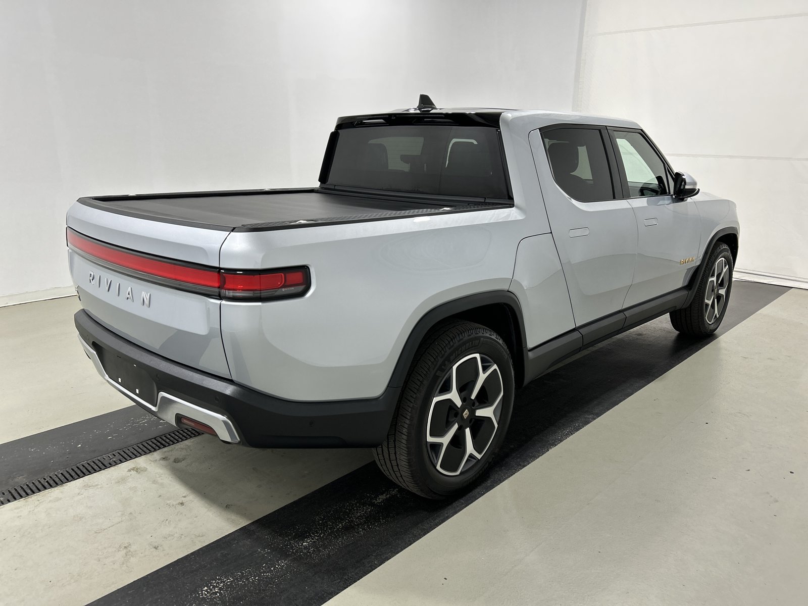 Used 2024 Rivian R1T Adventure AWD/4WD image 5