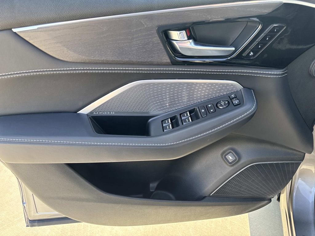 Used 2023 Acura MDX SH-AWD w/ Advance Package image 16