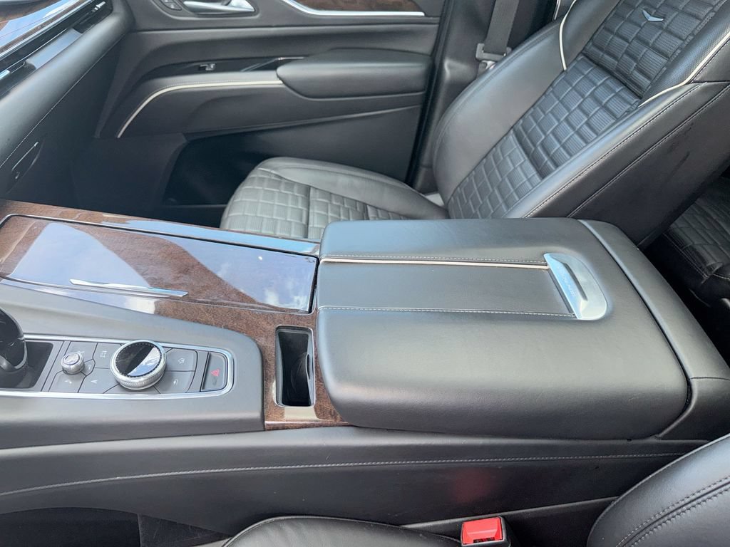 Used 2022 Cadillac Escalade Premium Luxury Platinum w/ Heavy-Duty Trailer Package AWD/4WD image 24