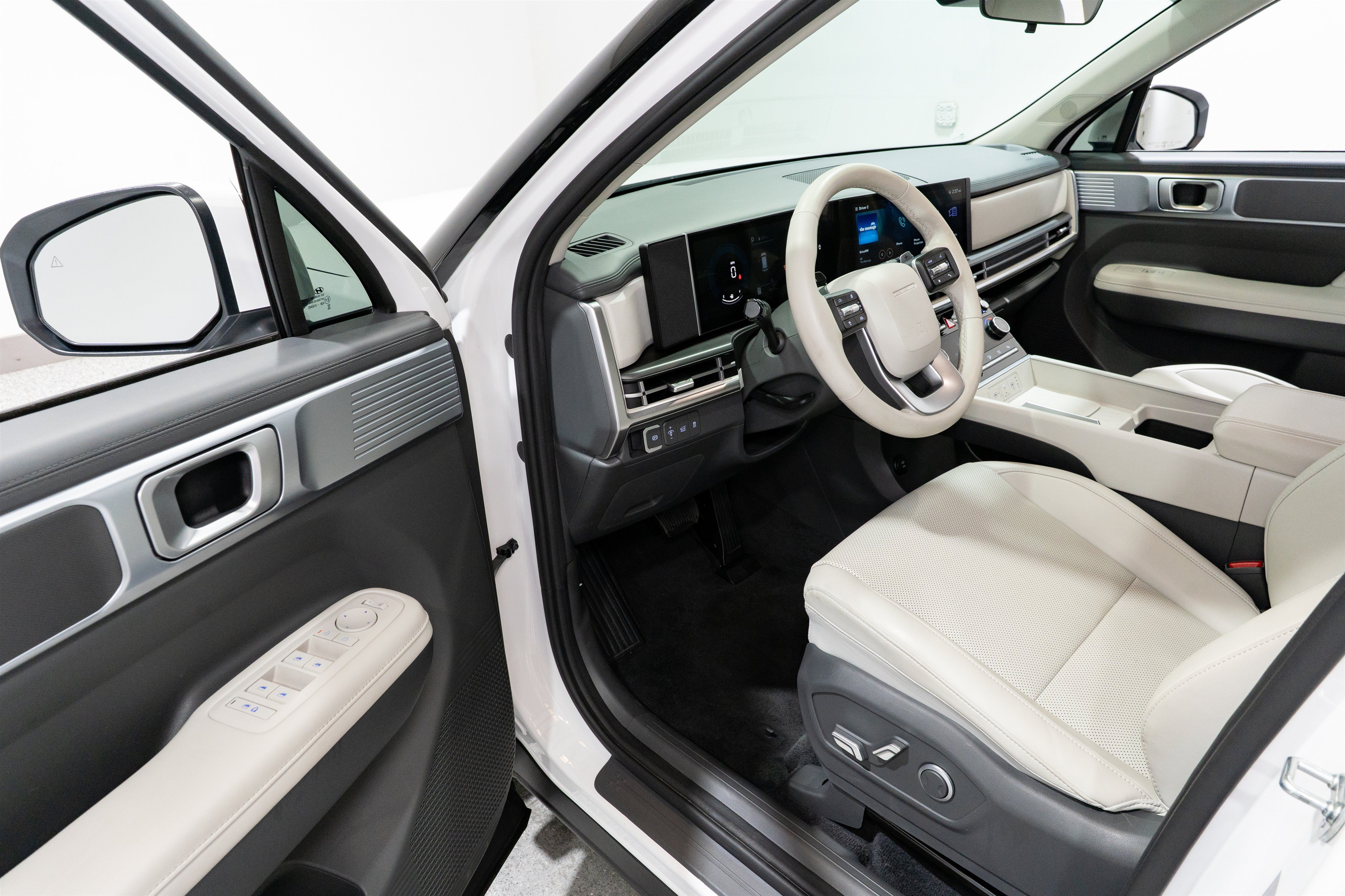 Used 2025 Hyundai Santa Fe SEL FWD image 12