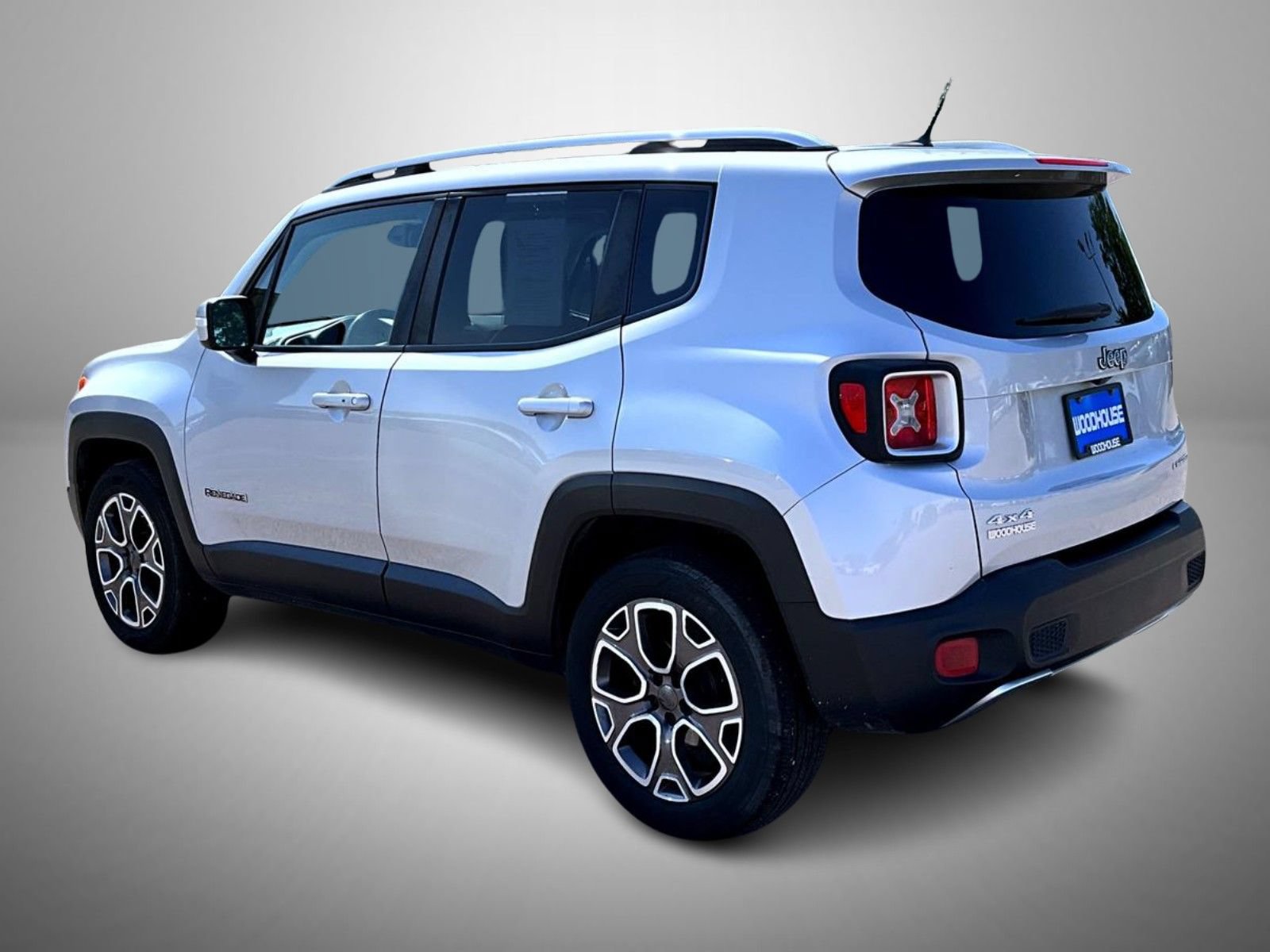 Used 2015 Jeep Renegade Limited w/ Premium Navigation Group AWD/4WD image 7