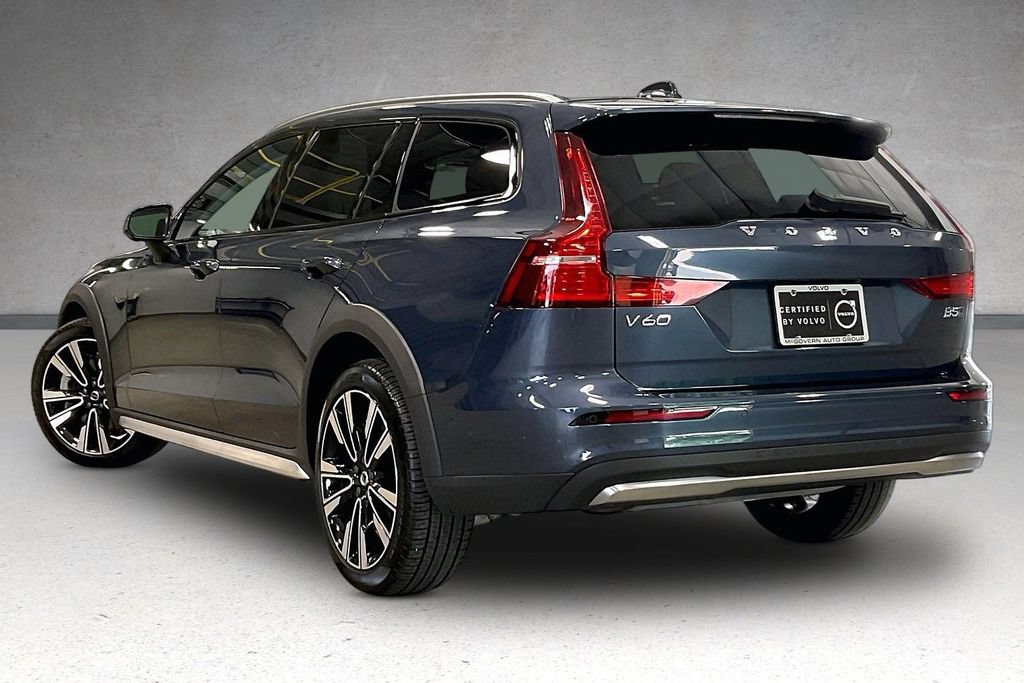 Certified 2025 Volvo V60 B5 Cross Country Ultra AWD/4WD image 4