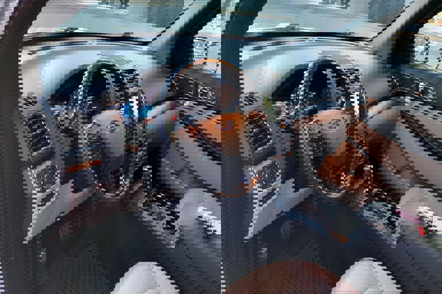 Used 2018 Ford Explorer XLT w/ Equipment Group 202A image 17