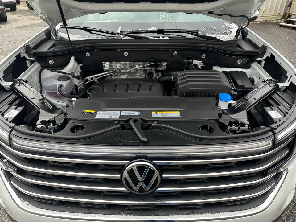 Used 2025 Volkswagen Atlas SE AWD/4WD image 16