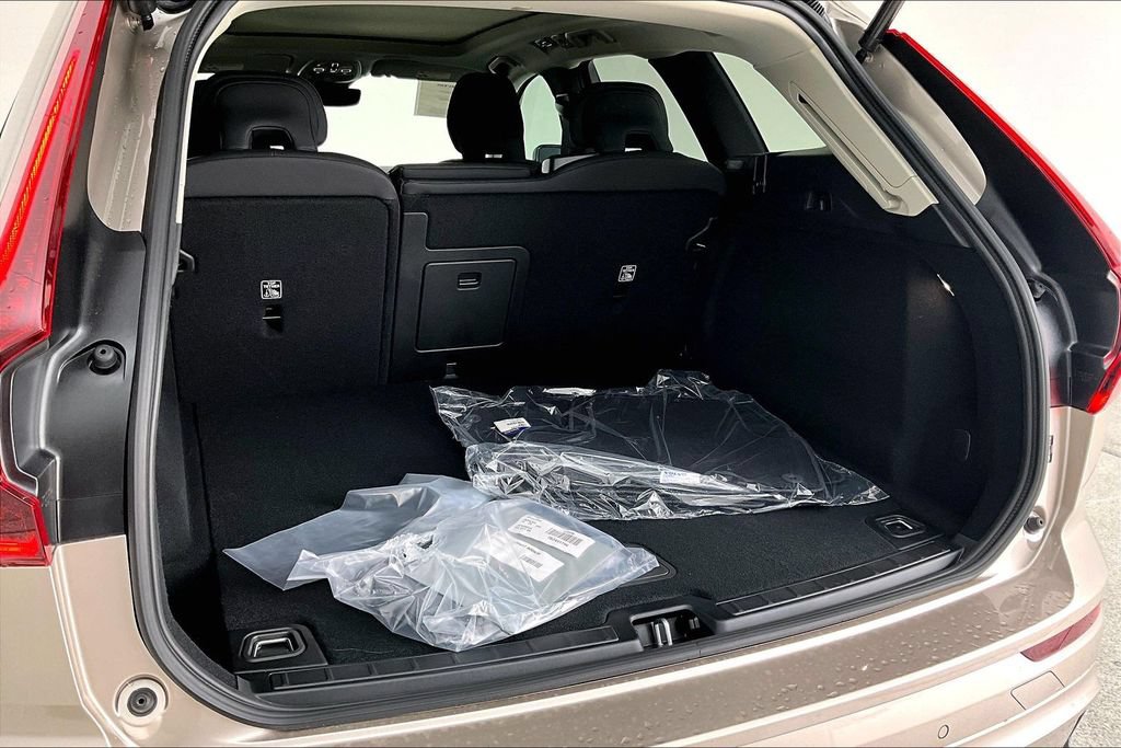 New 2026 Volvo XC60 B5 Core w/ Climate Package AWD/4WD image 41