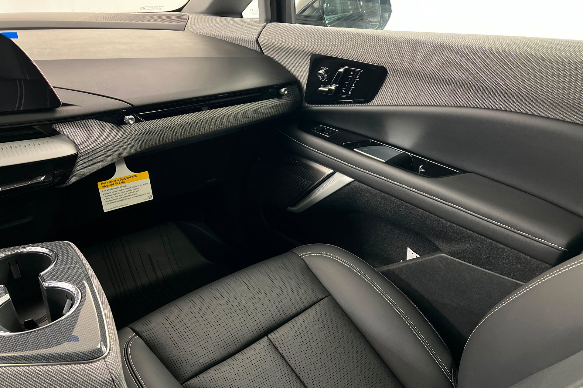 New 2026 Cadillac Optiq Sport 2 w/ LPO, Floor Liner Package AWD/4WD image 11