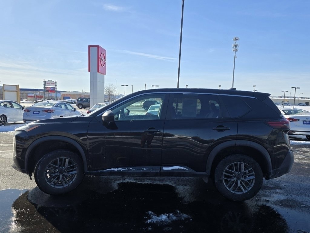 Used 2023 Nissan Rogue S image 10