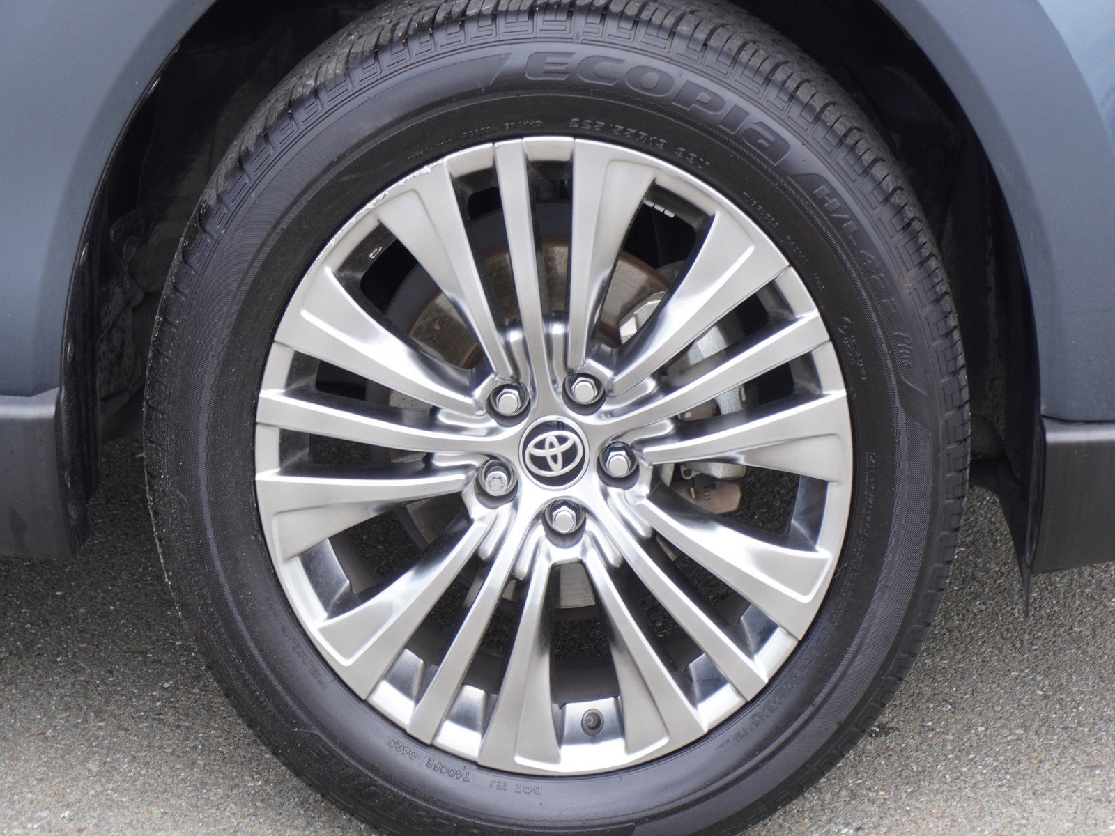 Used 2022 Toyota Venza XLE AWD/4WD image 5