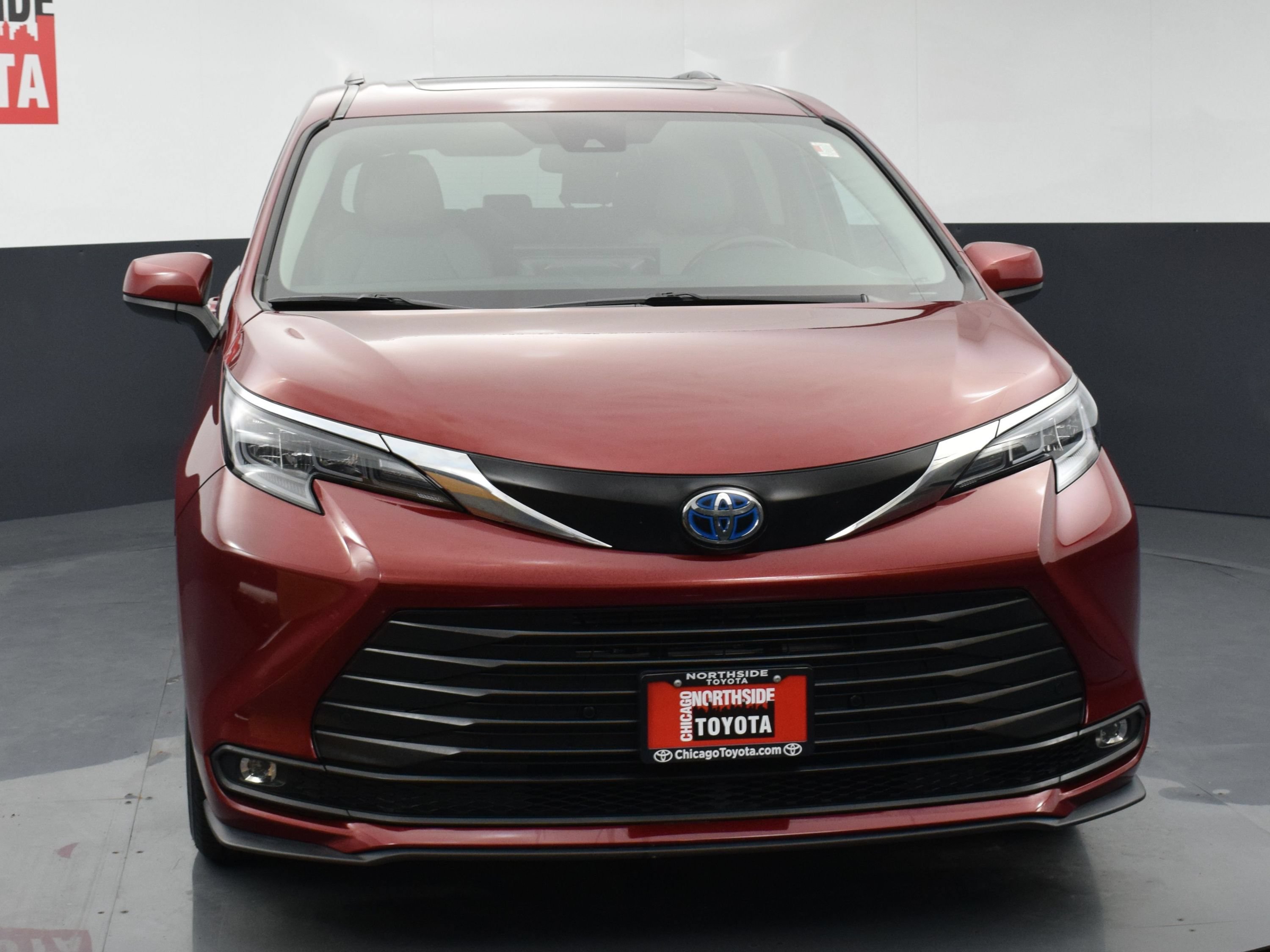 Used 2025 Toyota Sienna XLE FWD image 7