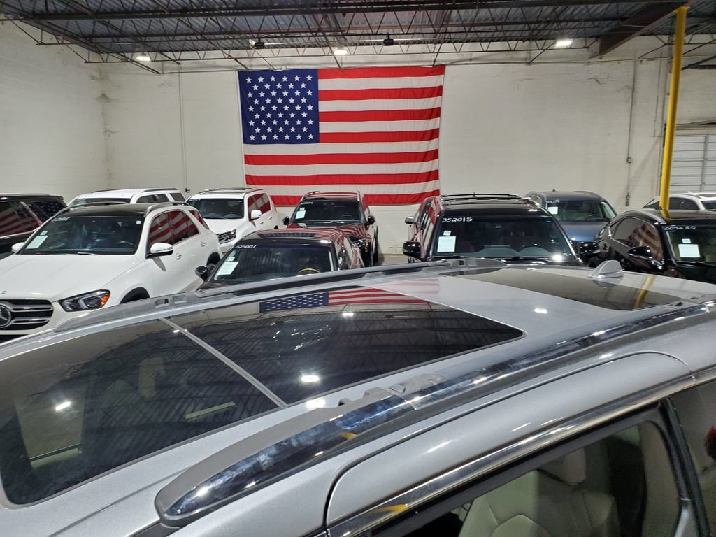 Used 2017 Chrysler Pacifica Limited FWD image 44