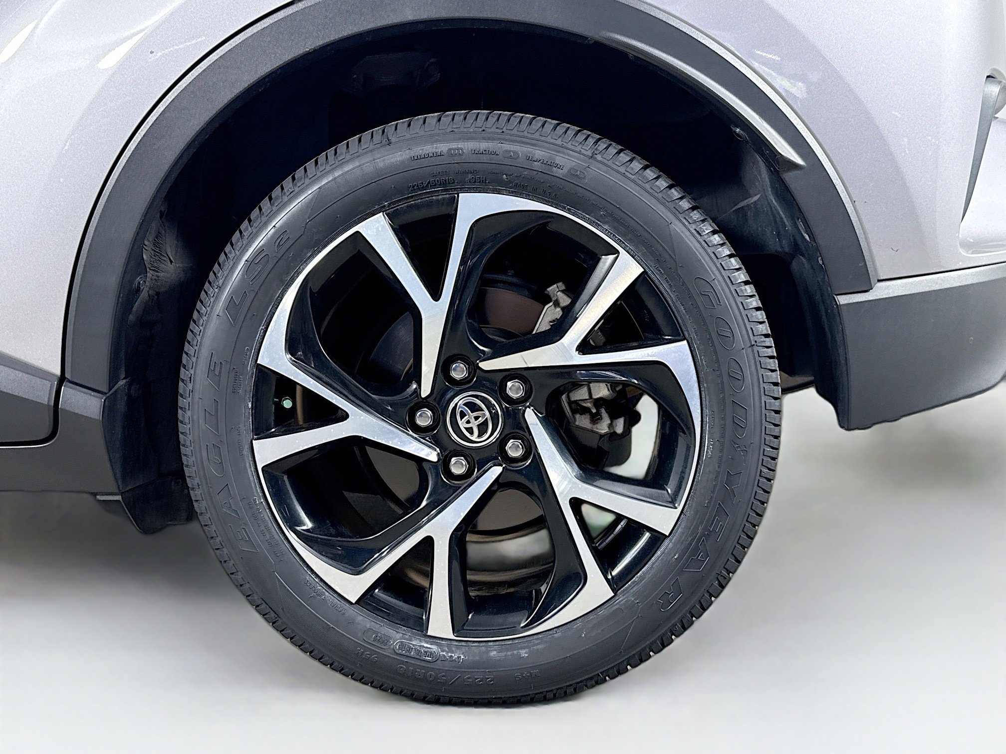 Used 2020 Toyota C-HR XLE image 35