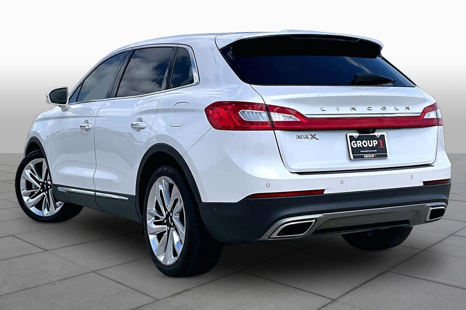 Used 2018 Lincoln MKX Reserve w/ Driver Assistance Package FWD image 12