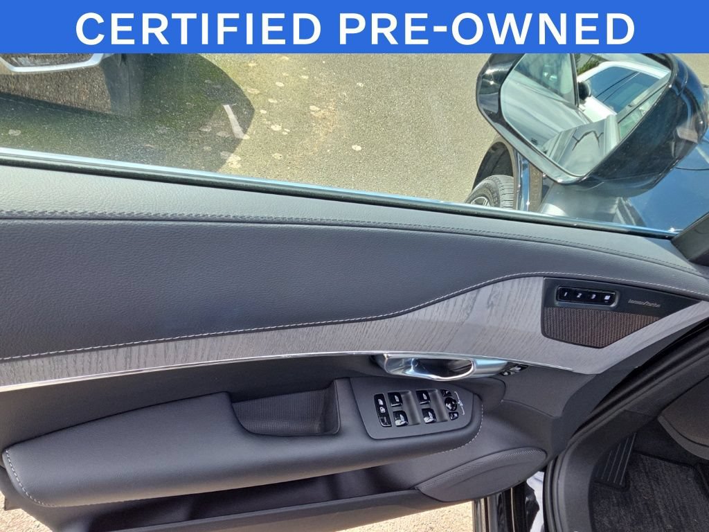 Certified 2025 Volvo XC90 T8 Ultra w/ Protection Package Premier AWD/4WD image 3