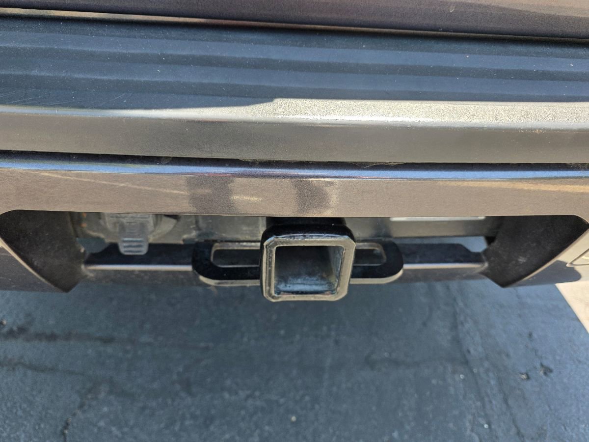 Used 2018 Chevrolet Suburban LT RWD image 12