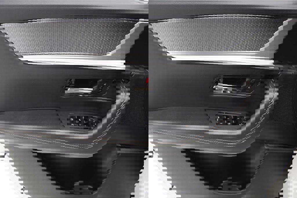 Used 2024 MAZDA CX-90 Plug-In Hybrid w/ Premium Pkg image 16