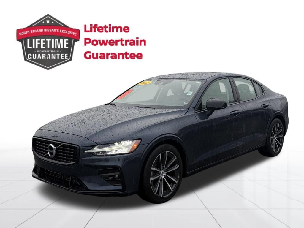 Used 2022 Volvo S60 B5 Momentum w/ Premium Package image 1