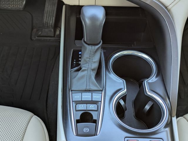 Used 2020 Toyota Camry XLE image 18