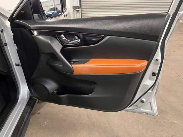 Used 2017 Nissan Rogue SL w/ SL Premium Package image 12