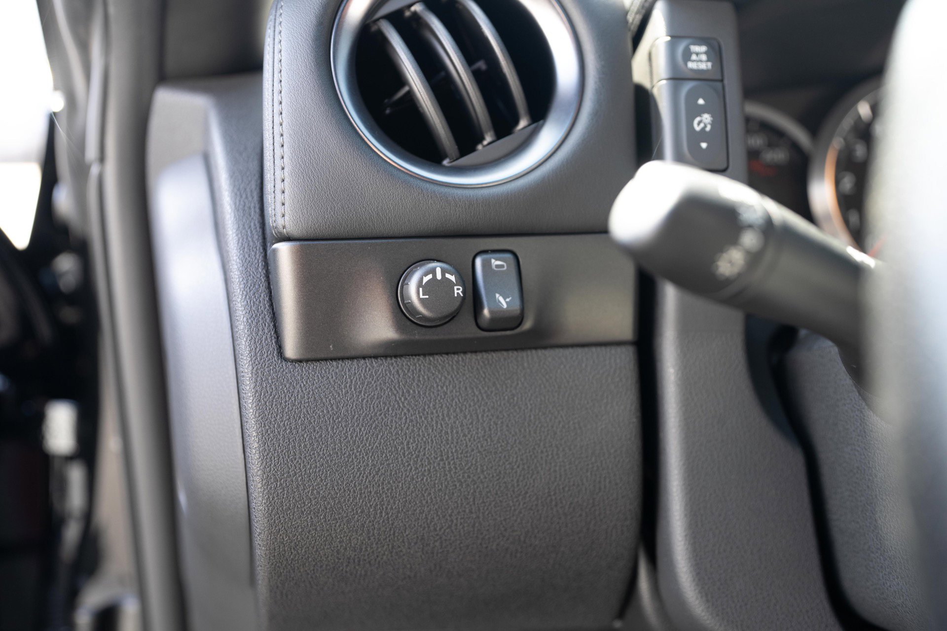 Used 2013 Nissan GT-R Black Edition AWD/4WD image 65